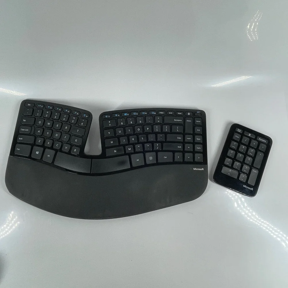 NO KEY Microsoft Sculpt Ergonomic Keyboard 1559 Black Wireless Split Keypad